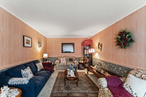 Photo 7 at 28 Waterbeach Crescent, Clairville, Toronto