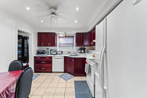 Photo 16 at 28 Waterbeach Crescent, Clairville, Toronto