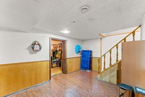 Photo 30 at 28 Waterbeach Crescent, Clairville, Toronto