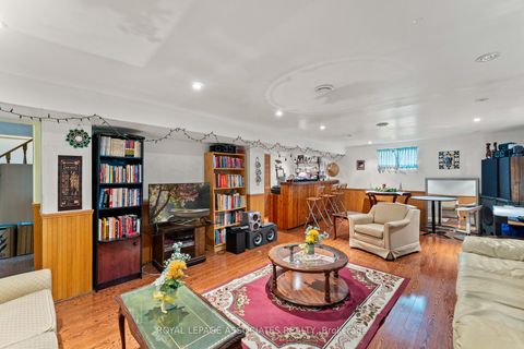 Photo 33 at 28 Waterbeach Crescent, Clairville, Toronto