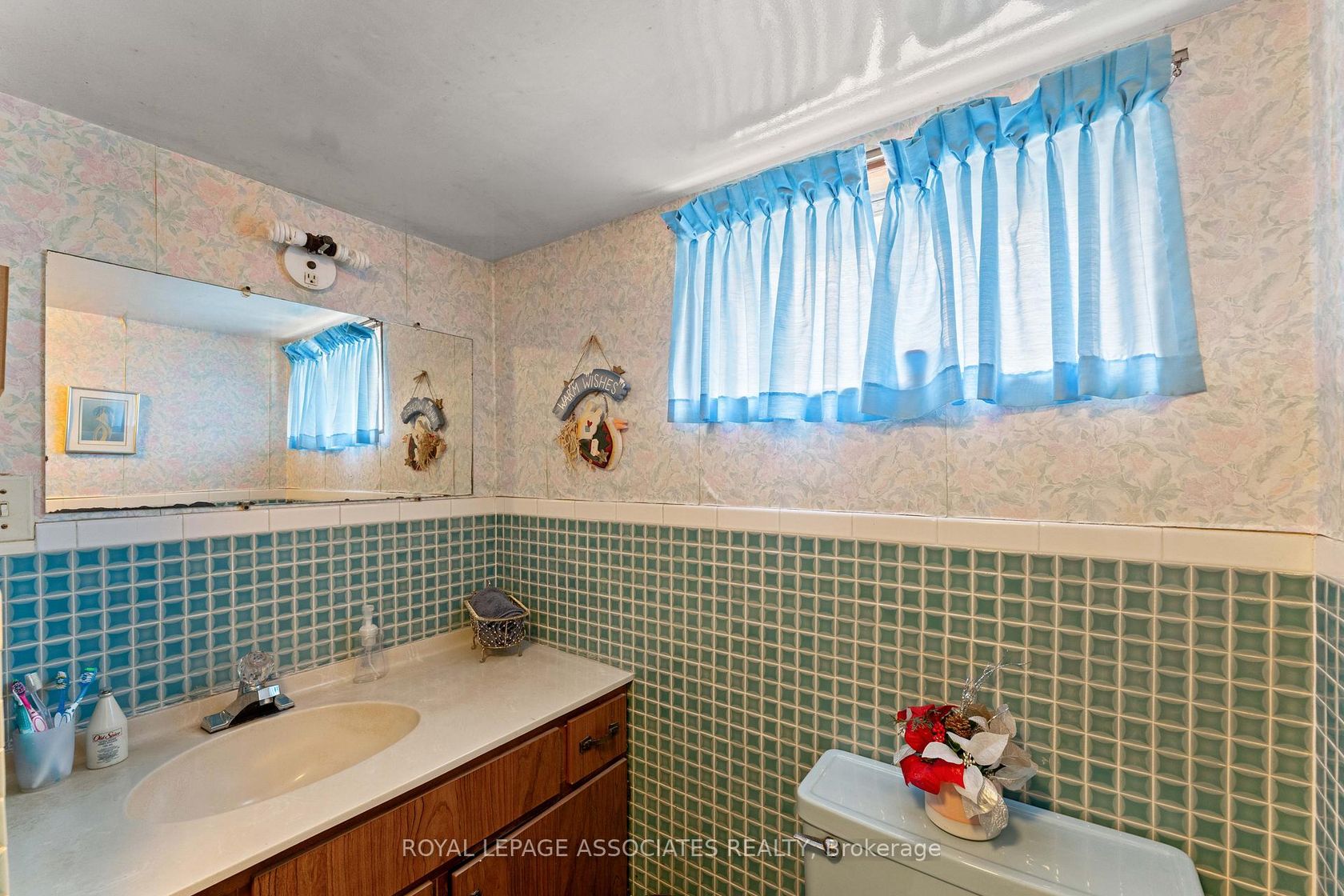 Photo 41 at 28 Waterbeach Crescent, Clairville, Toronto Photo 41 at 28 Waterbeach Crescent, Clairville, Toronto