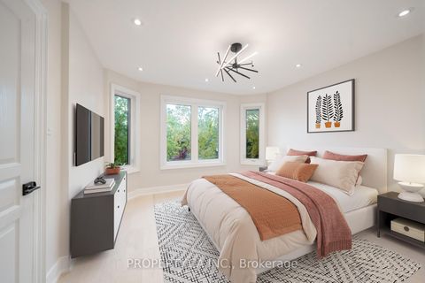 Photo 11 at 63 Concord Road, Beverley Glen, Vaughan