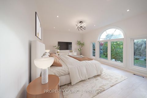 Photo 14 at 63 Concord Road, Beverley Glen, Vaughan