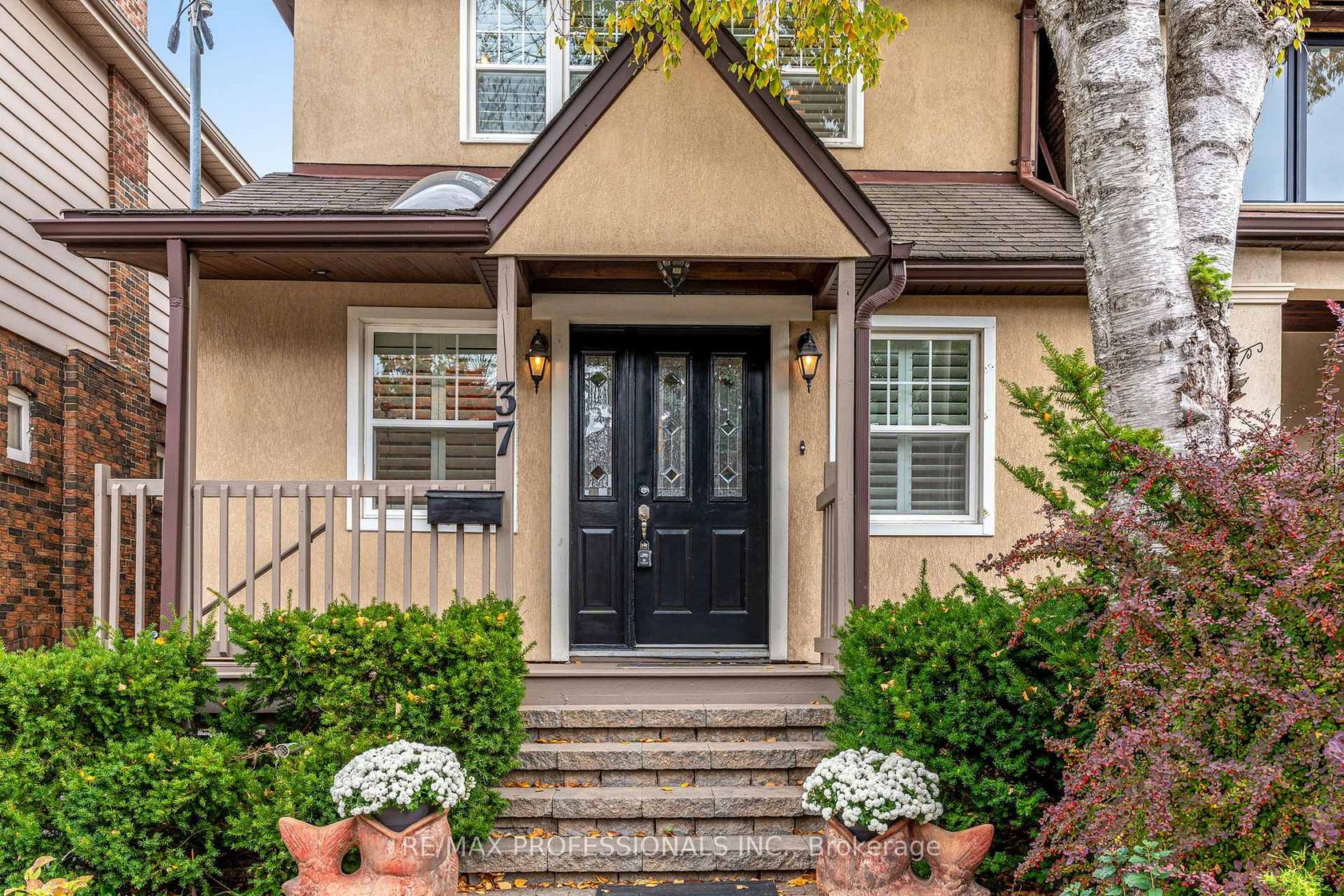 Photo 1 at 37 Lavinia Avenue, Swansea, Toronto Photo 1 at 37 Lavinia Avenue, Swansea, Toronto