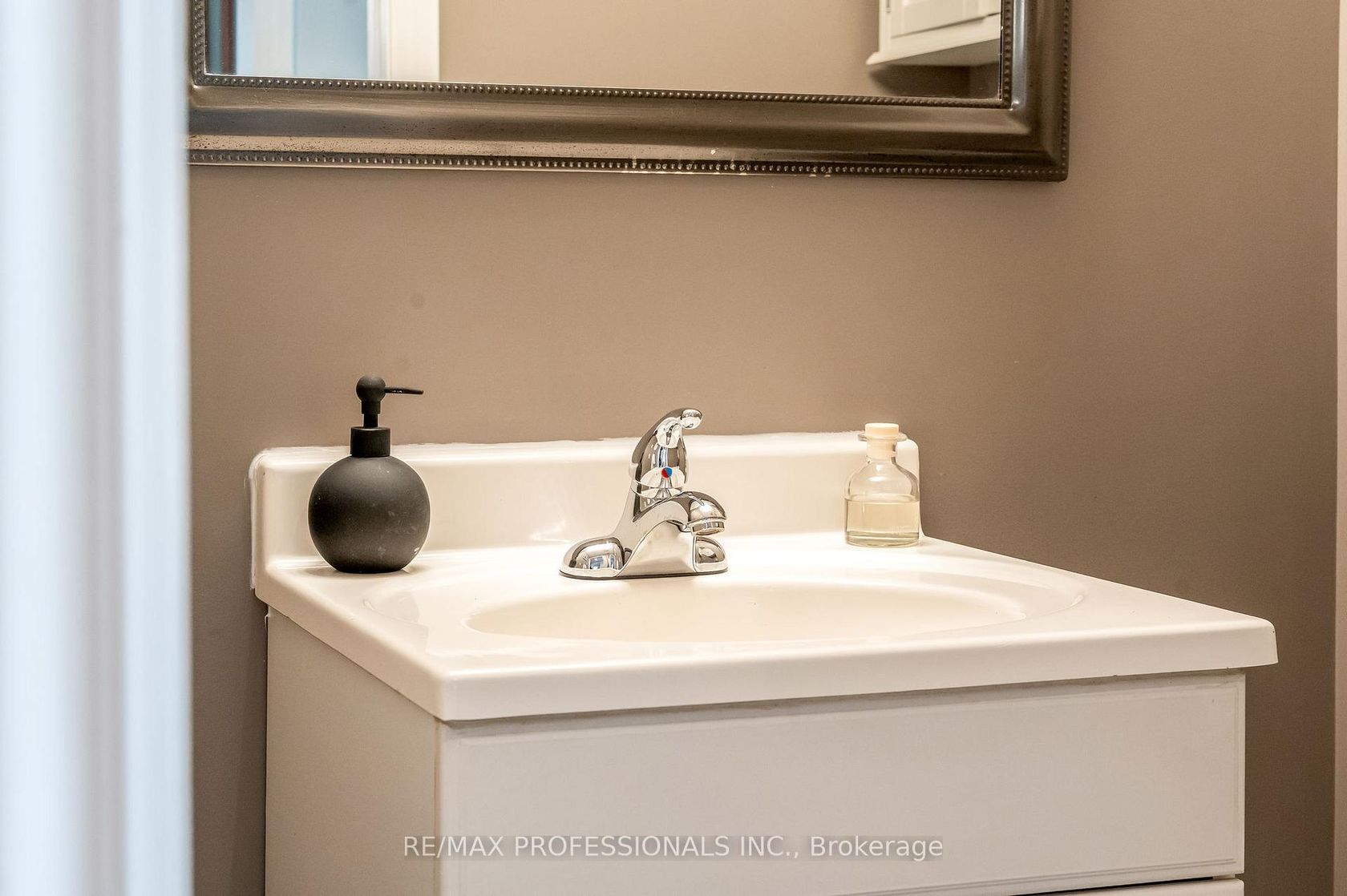 Photo 10 at 37 Lavinia Avenue, Swansea, Toronto Photo 10 at 37 Lavinia Avenue, Swansea, Toronto
