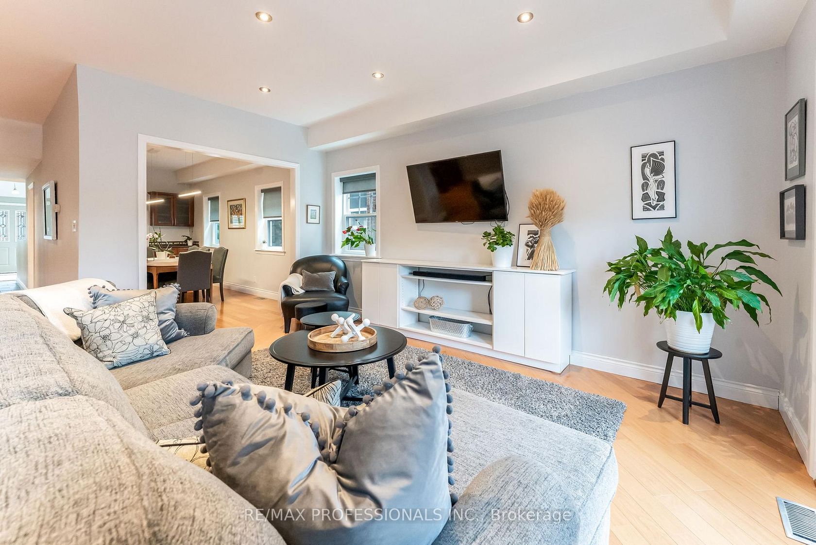 Photo 14 at 37 Lavinia Avenue, Swansea, Toronto Photo 14 at 37 Lavinia Avenue, Swansea, Toronto