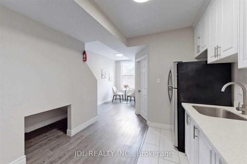 Photo 13 at 216 Mc Caul Street, Chinatown, Toronto