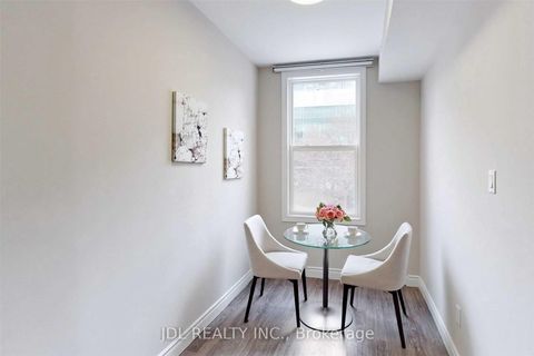 Photo 14 at 216 Mc Caul Street, Chinatown, Toronto
