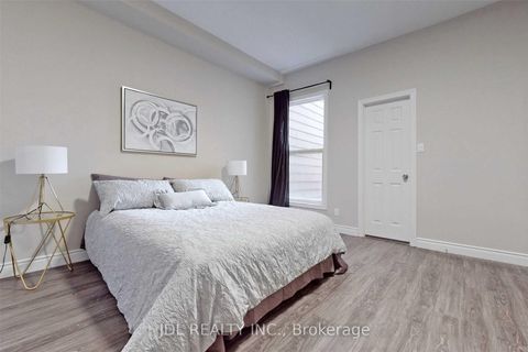 Photo 15 at 216 Mc Caul Street, Chinatown, Toronto