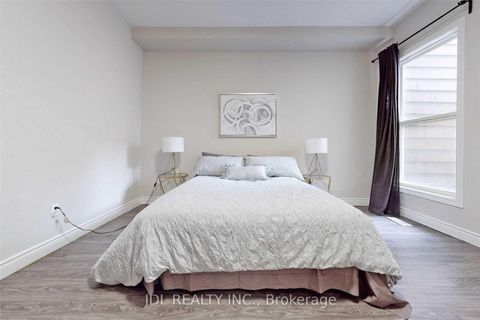 Photo 16 at 216 Mc Caul Street, Chinatown, Toronto