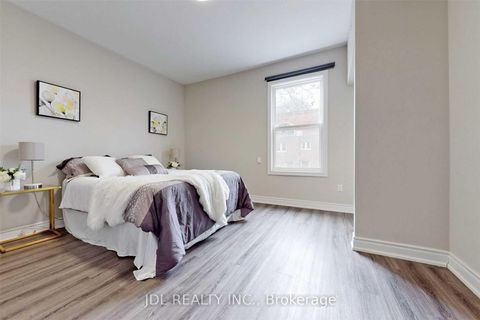 Photo 17 at 216 Mc Caul Street, Chinatown, Toronto