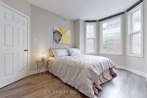 Photo 23 at 216 Mc Caul Street, Chinatown, Toronto
