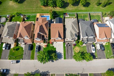 Photo 2 at 1254 Meath Drive, Pinecrest, Oshawa