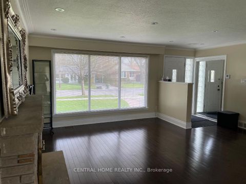 Photo 2 at 20 Goulding Avenue, Newtonbrook West, Toronto