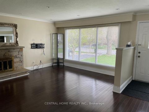 Photo 3 at 20 Goulding Avenue, Newtonbrook West, Toronto
