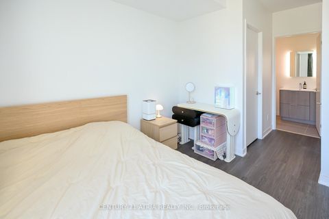 Photo 10 at 303 - 185 Alberta Avenue, Oakwood Village, Toronto
