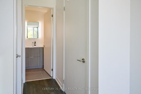 Photo 12 at 303 - 185 Alberta Avenue, Oakwood Village, Toronto