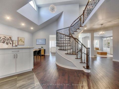 Photo 2 at 2 Whalen Court, Westbrook, Richmond Hill