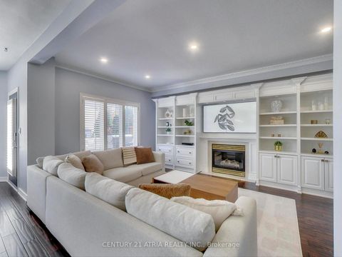 Photo 3 at 2 Whalen Court, Westbrook, Richmond Hill