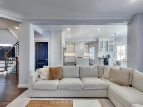 Photo 5 at 2 Whalen Court, Westbrook, Richmond Hill