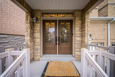 Photo 5 at 8 Bristlewood Crescent, Patterson, Vaughan