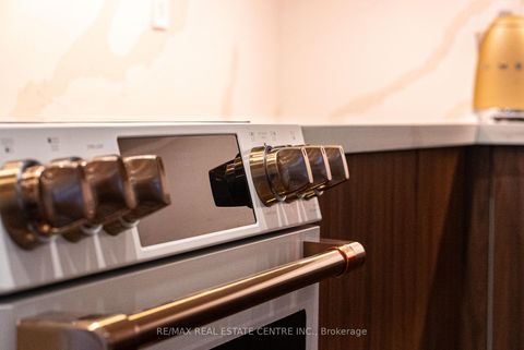 Photo 17 at 8 Bristlewood Crescent, Patterson, Vaughan