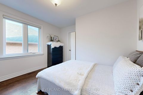 Photo 20 at 160B Finch Avenue E, Newtonbrook East, Toronto