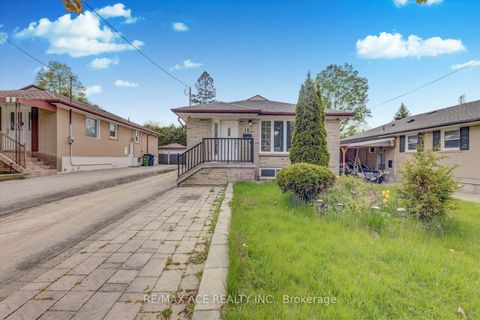Photo 1 at 10 Blakemanor Boulevard, Woburn, Toronto