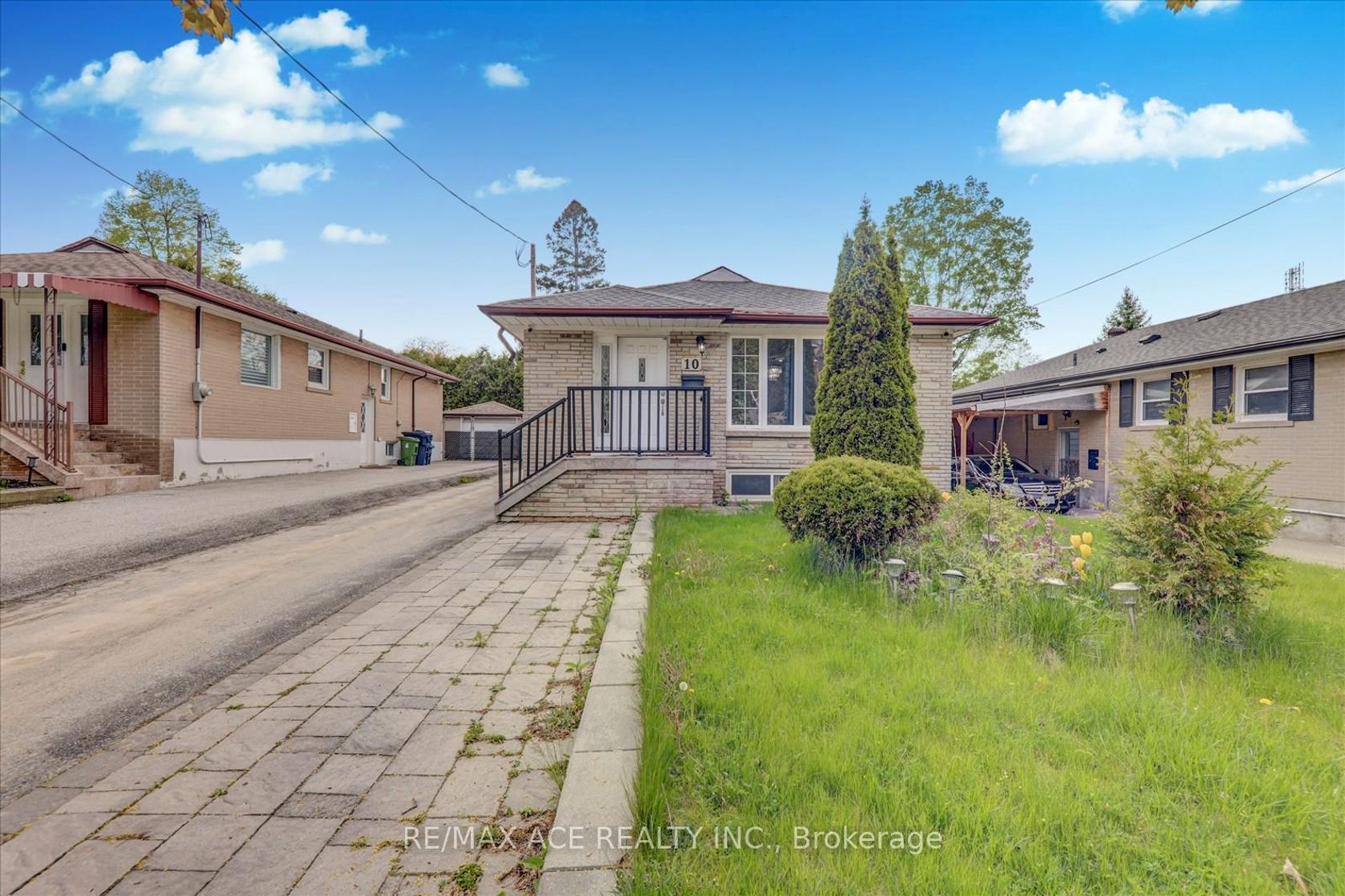 Photo 1 at 10 Blakemanor Boulevard, Woburn, Toronto Photo 1 at 10 Blakemanor Boulevard, Woburn, Toronto