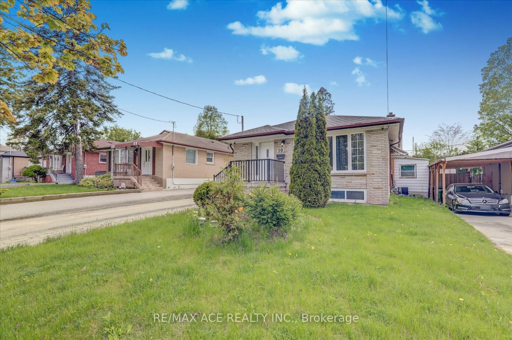Photo 2 at 10 Blakemanor Boulevard, Woburn, Toronto Photo 2 at 10 Blakemanor Boulevard, Woburn, Toronto