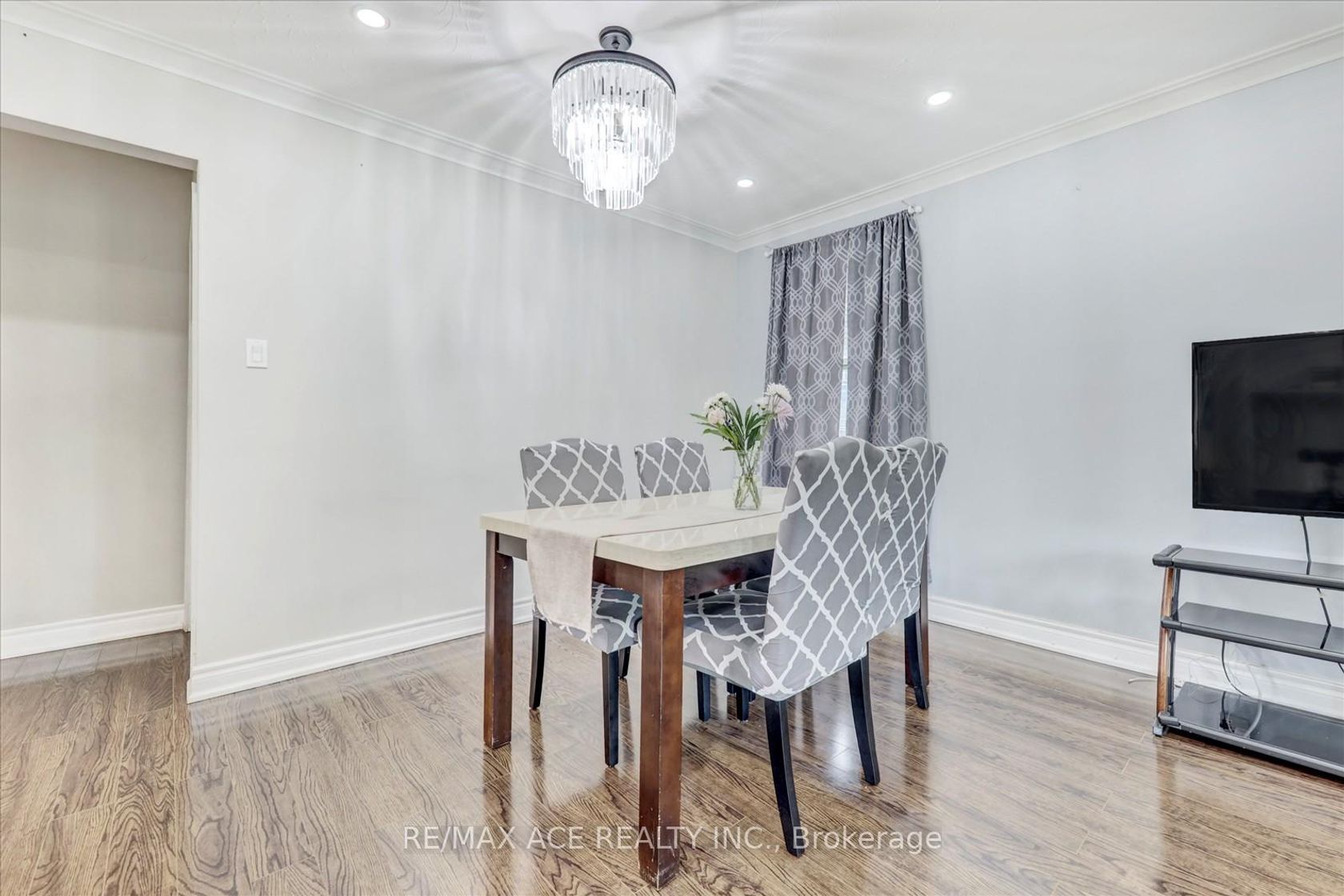 Photo 12 at 10 Blakemanor Boulevard, Woburn, Toronto Photo 12 at 10 Blakemanor Boulevard, Woburn, Toronto