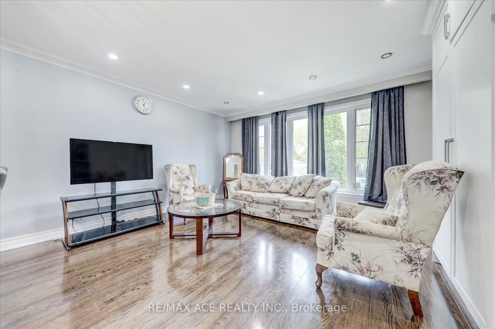 Photo 13 at 10 Blakemanor Boulevard, Woburn, Toronto Photo 13 at 10 Blakemanor Boulevard, Woburn, Toronto