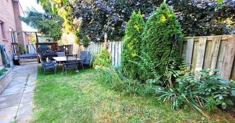 Photo 20 at 15 Miles Court, North Richvale, Richmond Hill