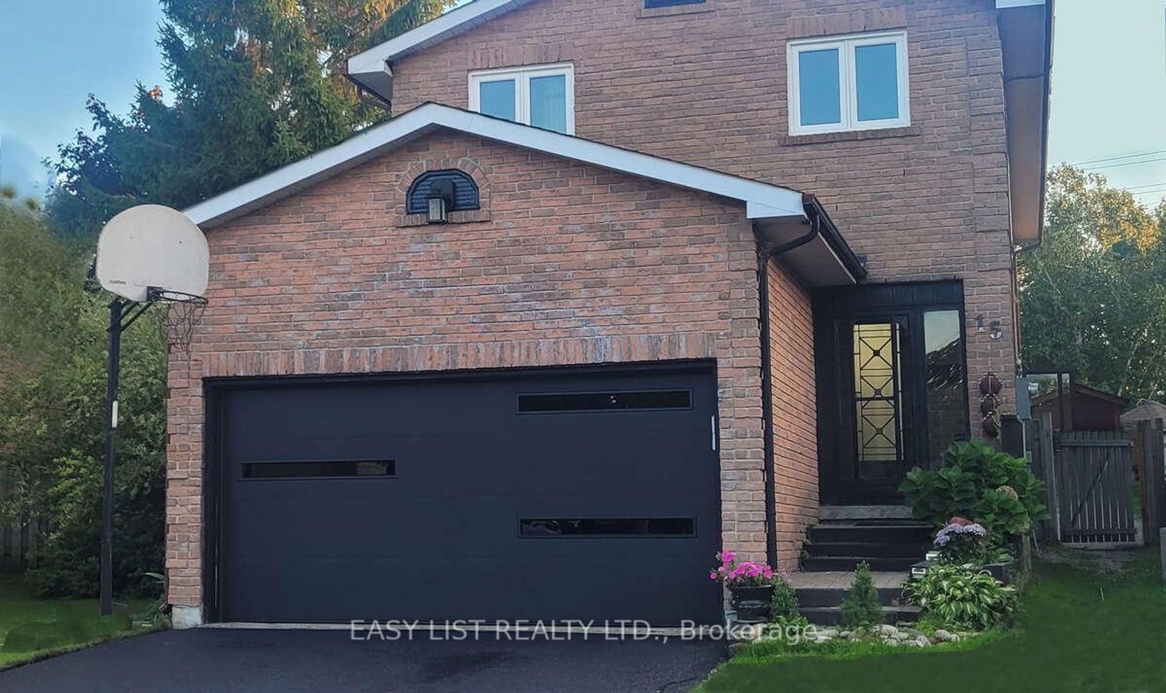 15 Miles Court, North Richvale, Richmond Hill photo number 2