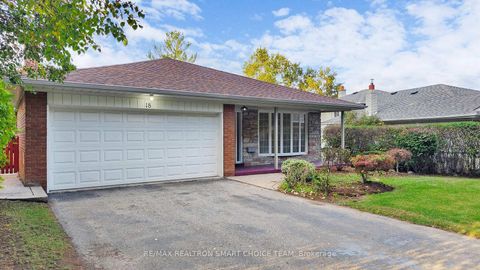 Photo 1 at 18 Brenham Crescent, Newtonbrook East, Toronto