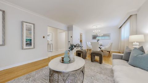 Photo 4 at 18 Brenham Crescent, Newtonbrook East, Toronto