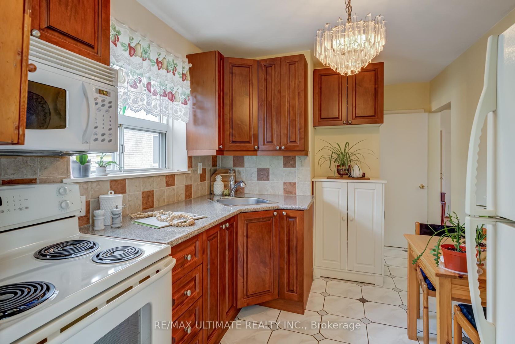 Photo 5 at 29 Clapperton Avenue, Birchmount, Toronto Photo 5 at 29 Clapperton Avenue, Birchmount, Toronto