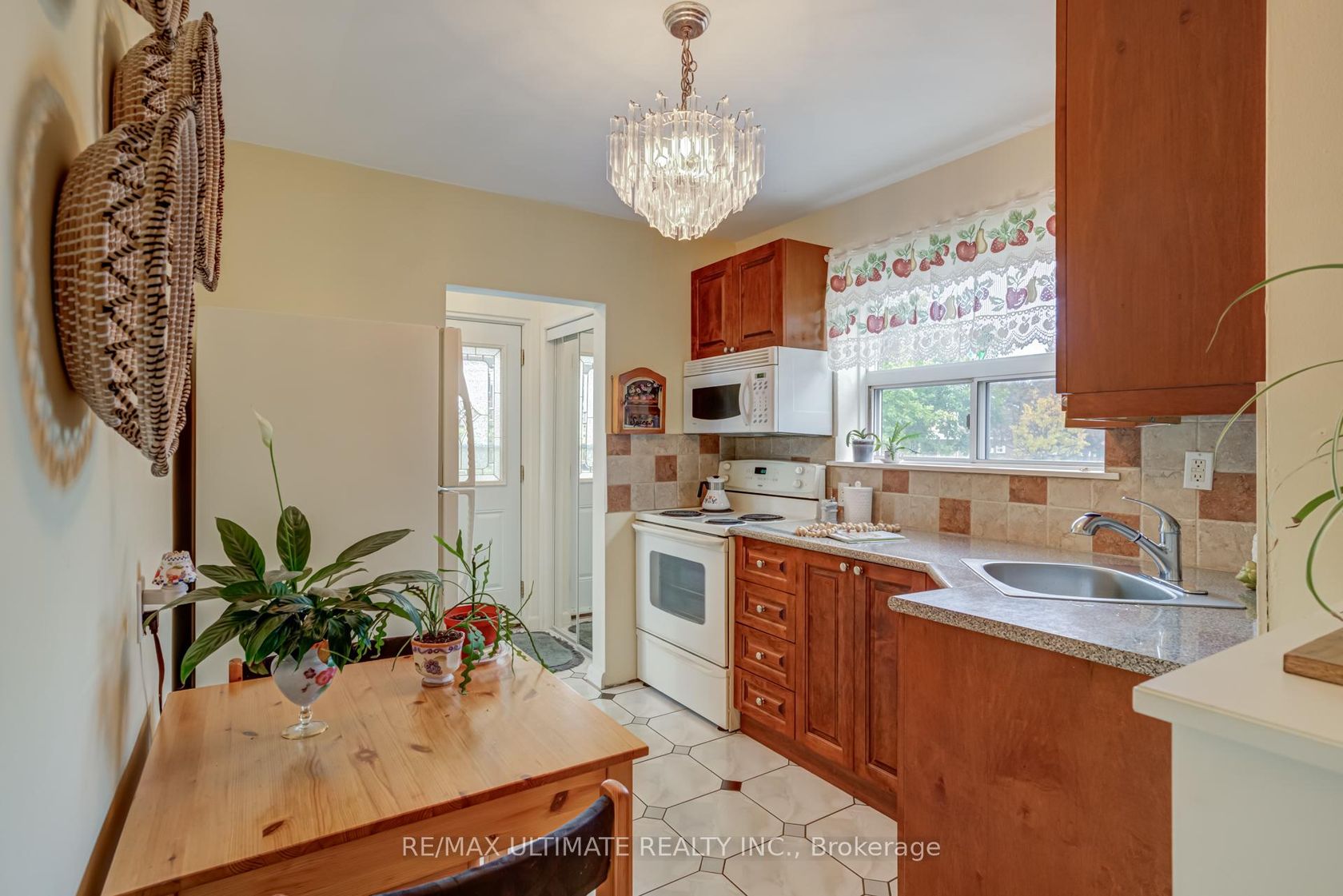 Photo 6 at 29 Clapperton Avenue, Birchmount, Toronto Photo 6 at 29 Clapperton Avenue, Birchmount, Toronto