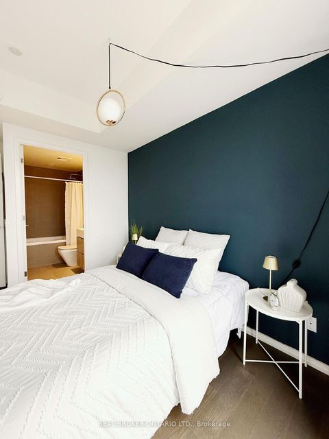 Photo 16 at 2004 - 5 Soudan Avenue, Mount Pleasant West, Toronto