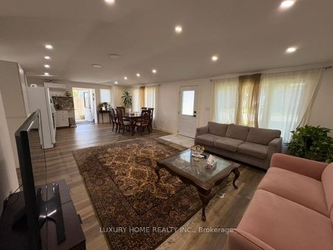 Photo 2 at 3 Hughes Street, Oak Ridges, Richmond Hill Photo 2 at 3 Hughes Street, Oak Ridges, Richmond Hill