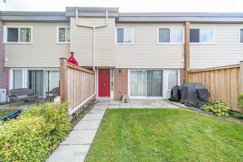 Photo 7 at 111 Milestone Crescent, Aurora Village, Aurora Photo 7 at 111 Milestone Crescent, Aurora Village, Aurora