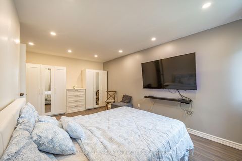 Photo 32 at 111 Milestone Crescent, Aurora Village, Aurora