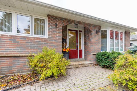 Photo 4 at 27 Bigwin Drive, Aurora Heights, Aurora