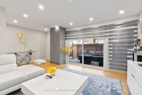 Photo 3 at 146 MILESTONE Crescent, Aurora Village, Aurora