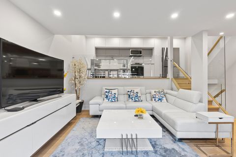 Photo 4 at 146 MILESTONE Crescent, Aurora Village, Aurora