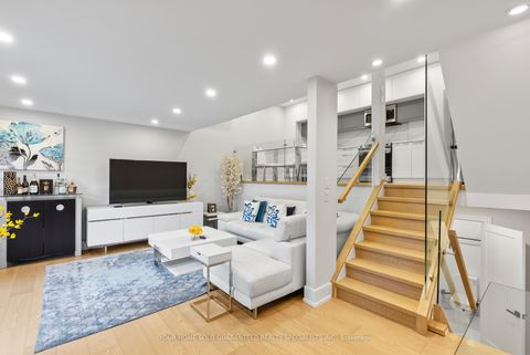 Photo 5 at 146 MILESTONE Crescent, Aurora Village, Aurora