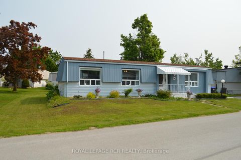 Photo 1 at 4 Linden Lane, Rural Innisfil, Innisfil