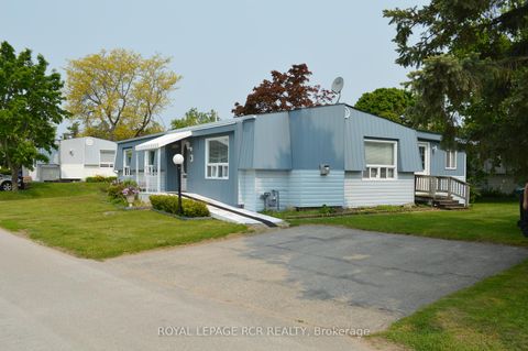 Photo 2 at 4 Linden Lane, Rural Innisfil, Innisfil