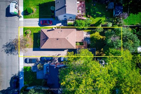 Photo 3 at 21 Brenton Street, Crescent Town, Toronto