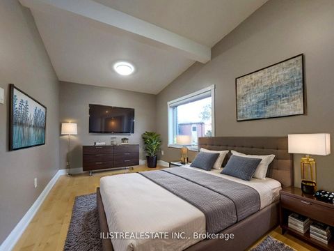 Photo 4 at 43 Anaconda Avenue, Birchmount, Toronto